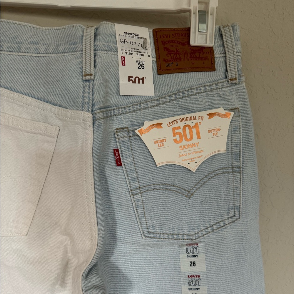 Levi’s 501 two tone jeans size 26